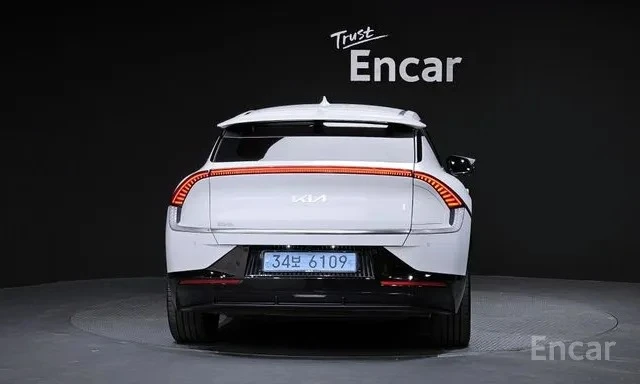 Kia EV6 * 2 КЛЮЧА * ОБДУХВАНЕ * ДИСТРОНИК * 360 КАМЕРА * , снимка 4 - Автомобили и джипове - 55395585