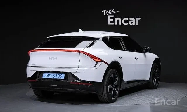 Kia EV6 * 2 КЛЮЧА * ОБДУХВАНЕ * ДИСТРОНИК * 360 КАМЕРА * , снимка 2 - Автомобили и джипове - 55395585