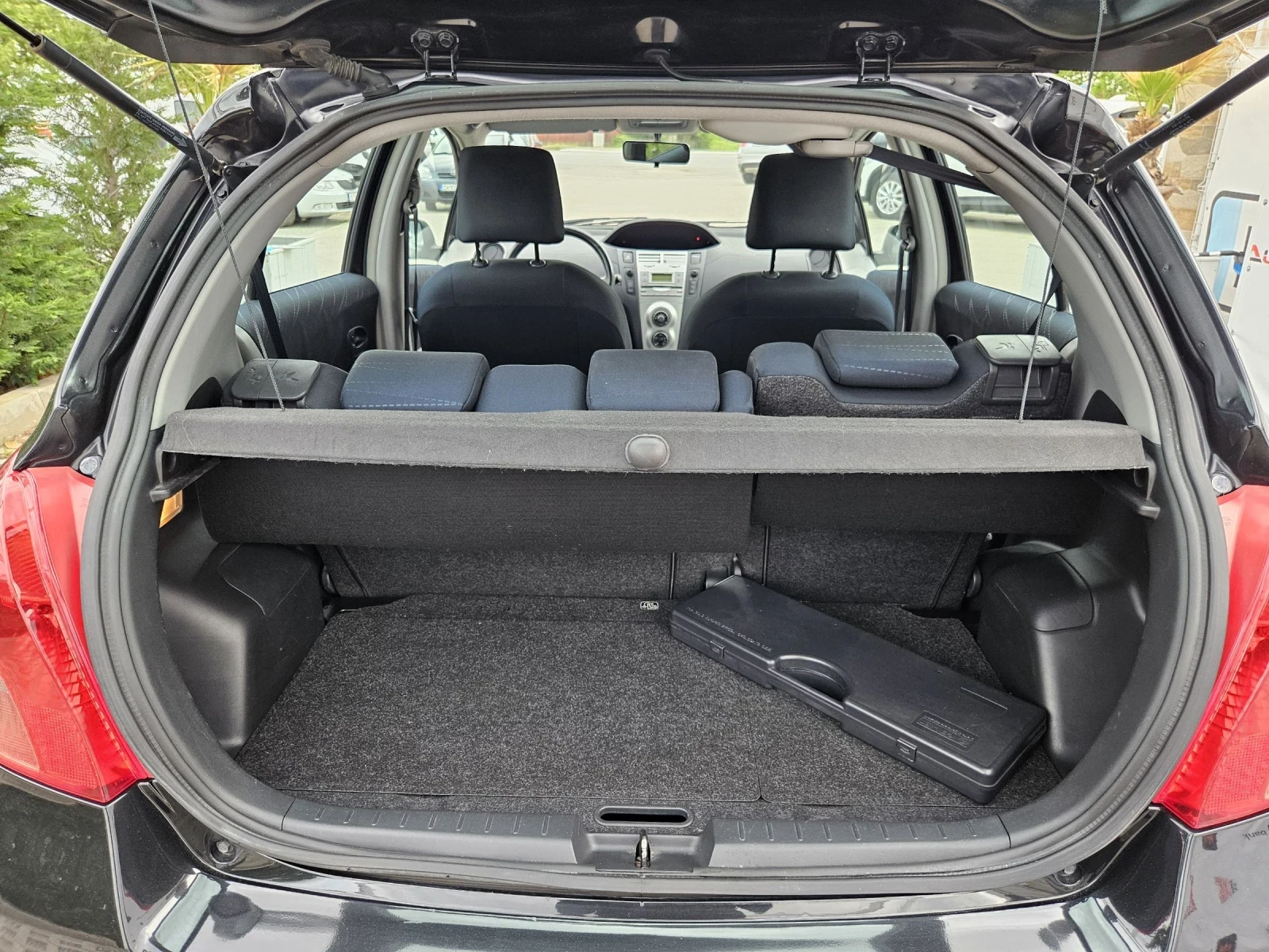 Toyota Yaris 1.3VVTI-87кс= КЛИМАТИК - изображение 10