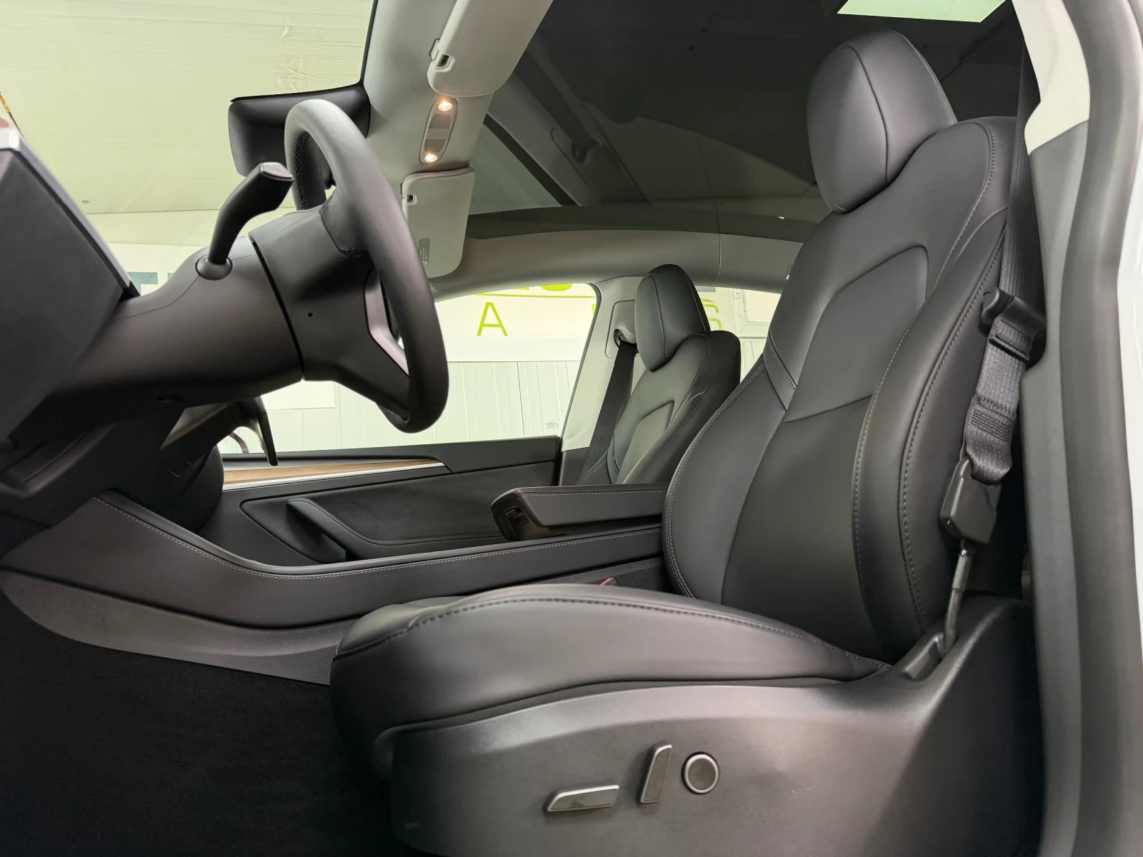 Tesla Model Y DUAL MOTOR * AWD* 2024* Long Range 12 800 km*  | Mobile.bg � ����������� 8