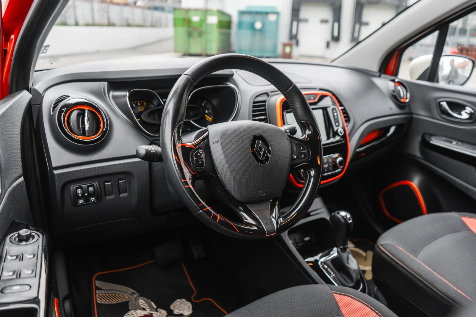Renault Captur 1.2 TCe ШВЕЙЦАРИЯ АВТОМАТИК 113000 км! 4 цилиндров, снимка 9 - Автомобили и джипове - 54117267