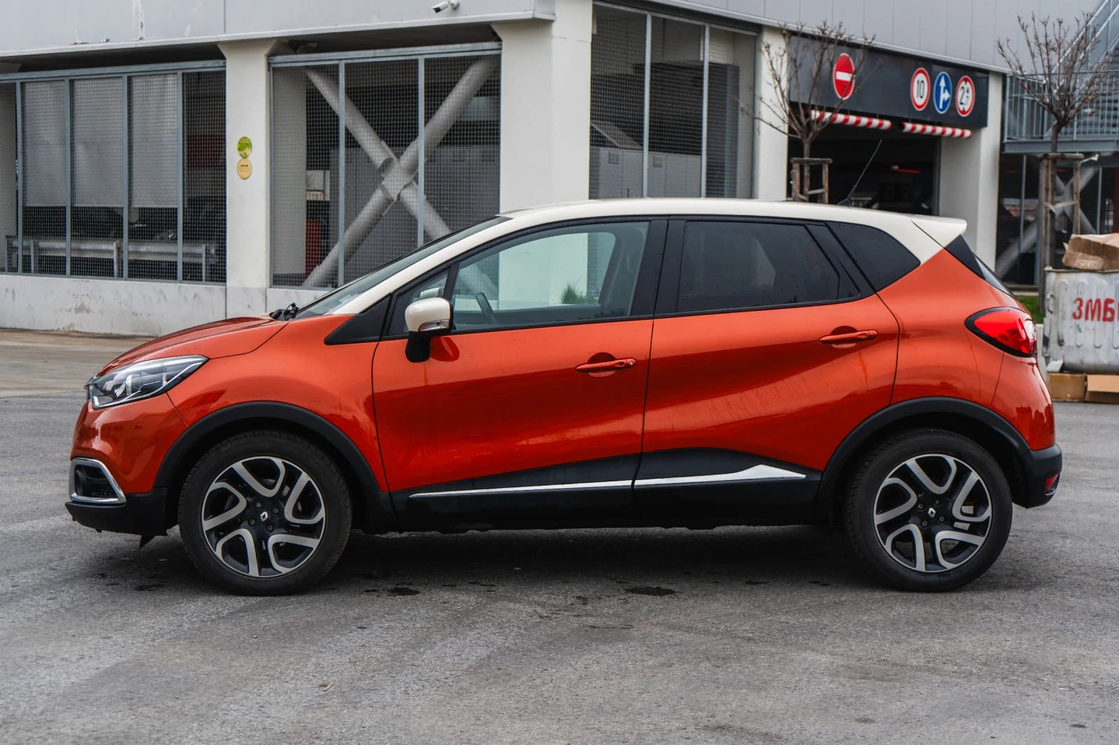 Renault Captur 1.2 TCe ШВЕЙЦАРИЯ АВТОМАТИК 113000 км! 4 цилиндров, снимка 7 - Автомобили и джипове - 54117267