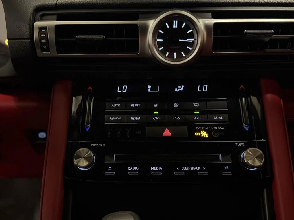 Lexus IS 300 * АвтоКредит * (ЦЕНА ДО БГ), снимка 13 - Автомобили и джипове - 54634321