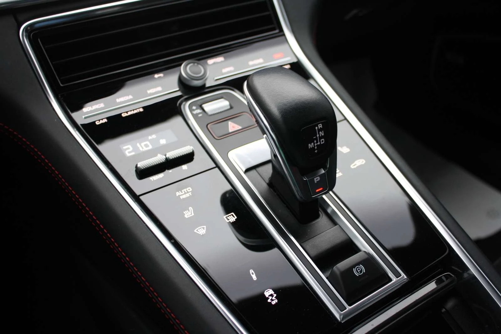 Porsche Panamera GTS , 4x4, CARBON, ЦЕНА ДО БГ, снимка 16 - Автомобили и джипове - 54874102
