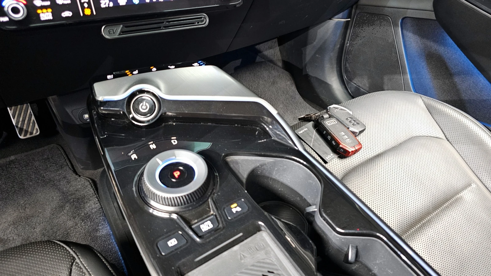 Kia EV6 * 2 КЛЮЧА * ОБДУХВАНЕ * ДИСТРОНИК * 360 КАМЕРА * , снимка 8 - Автомобили и джипове - 55395585
