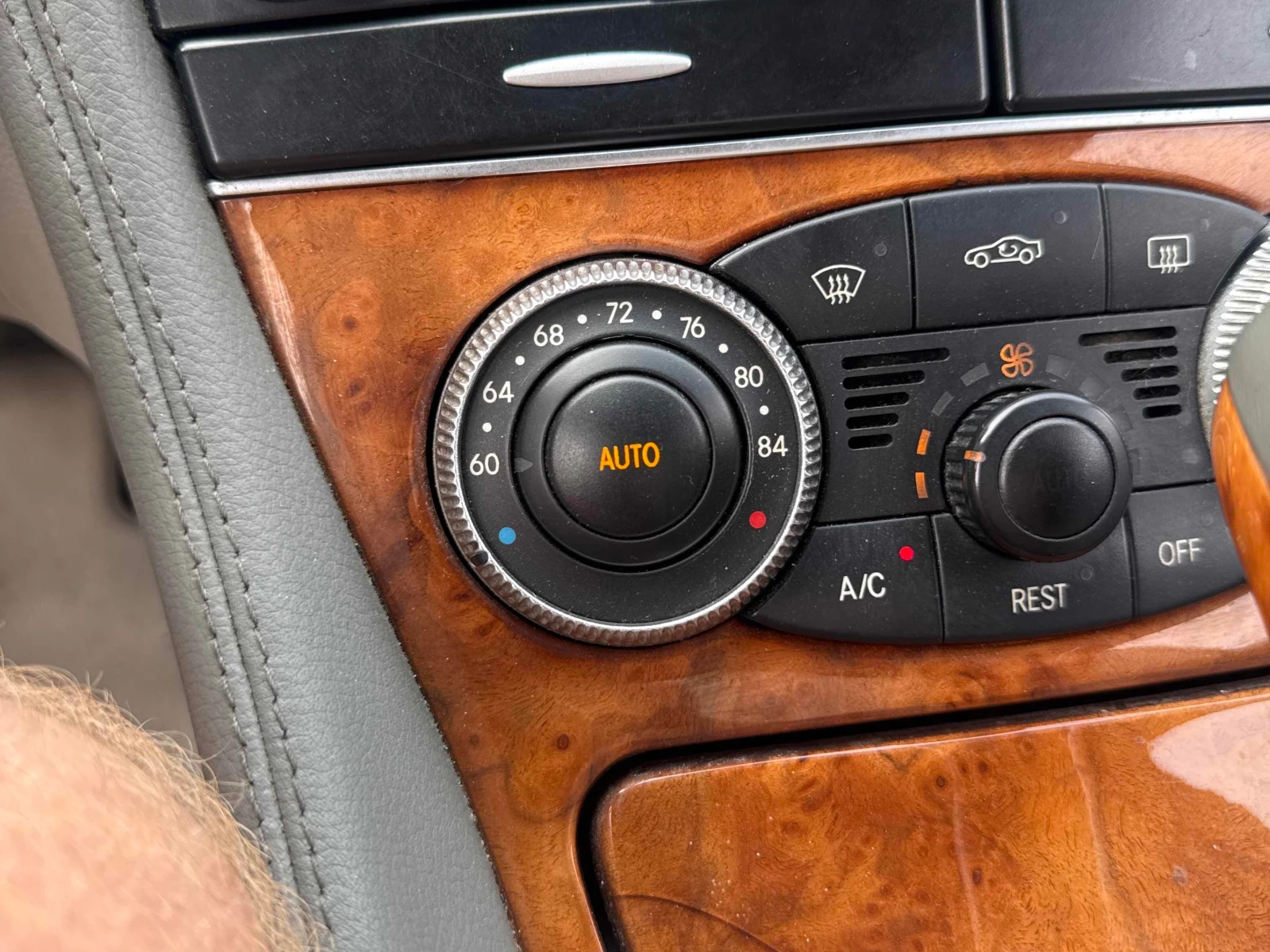 Mercedes-Benz SL * 5.5L V8 * BOSE * ПОДГРЕВ * CARFAX * , снимка 10 - Автомобили и джипове - 56113771