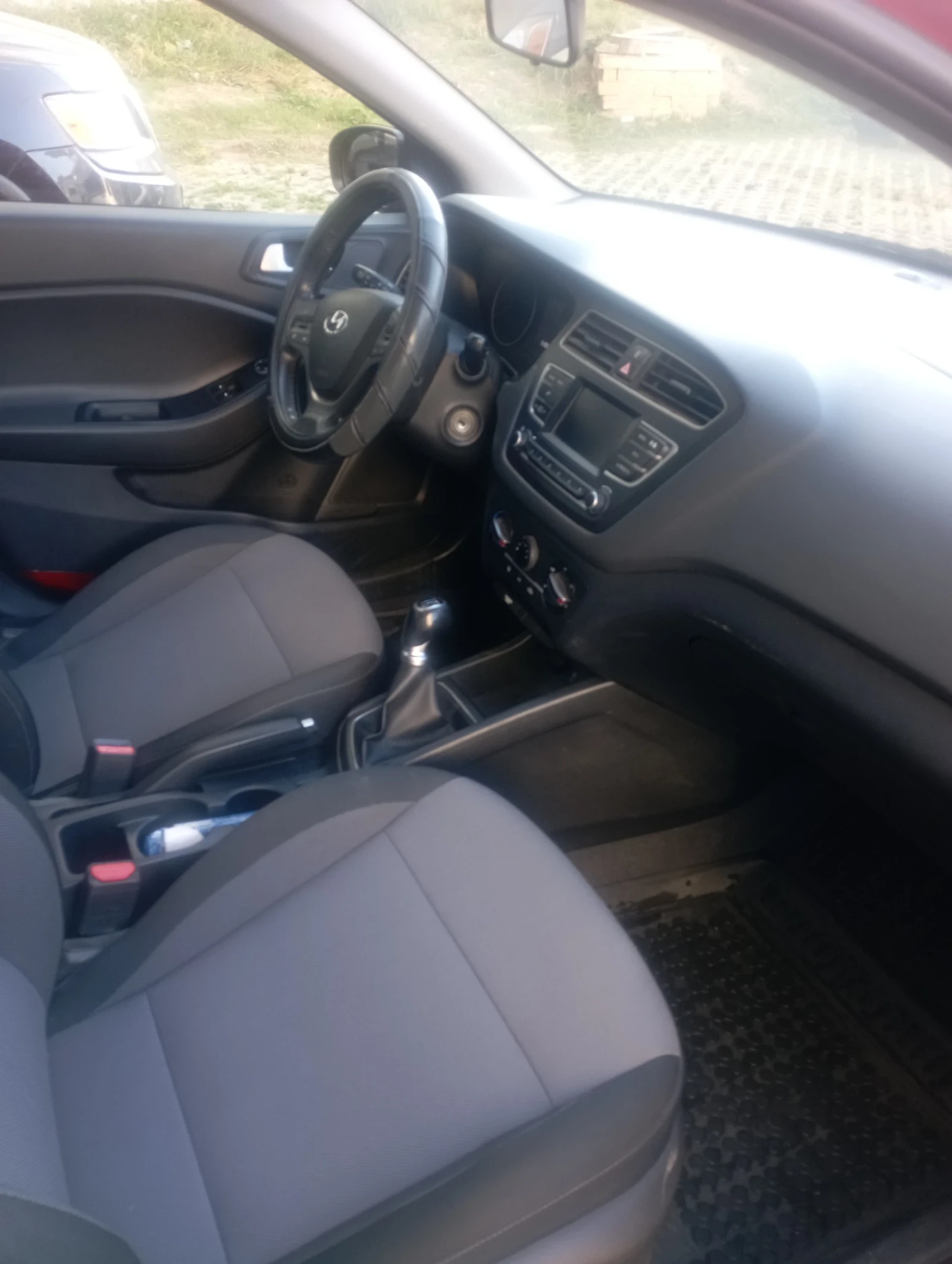 Hyundai I20, снимка 10 - Автомобили и джипове - 56343559