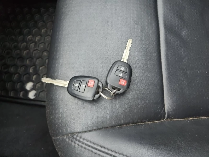 Toyota Tacoma * CREW CAB SHORT BED * CARFAX * БЕЗ ПЪРВОНАЧАЛНА В, снимка 8 - Автомобили и джипове - 53024070