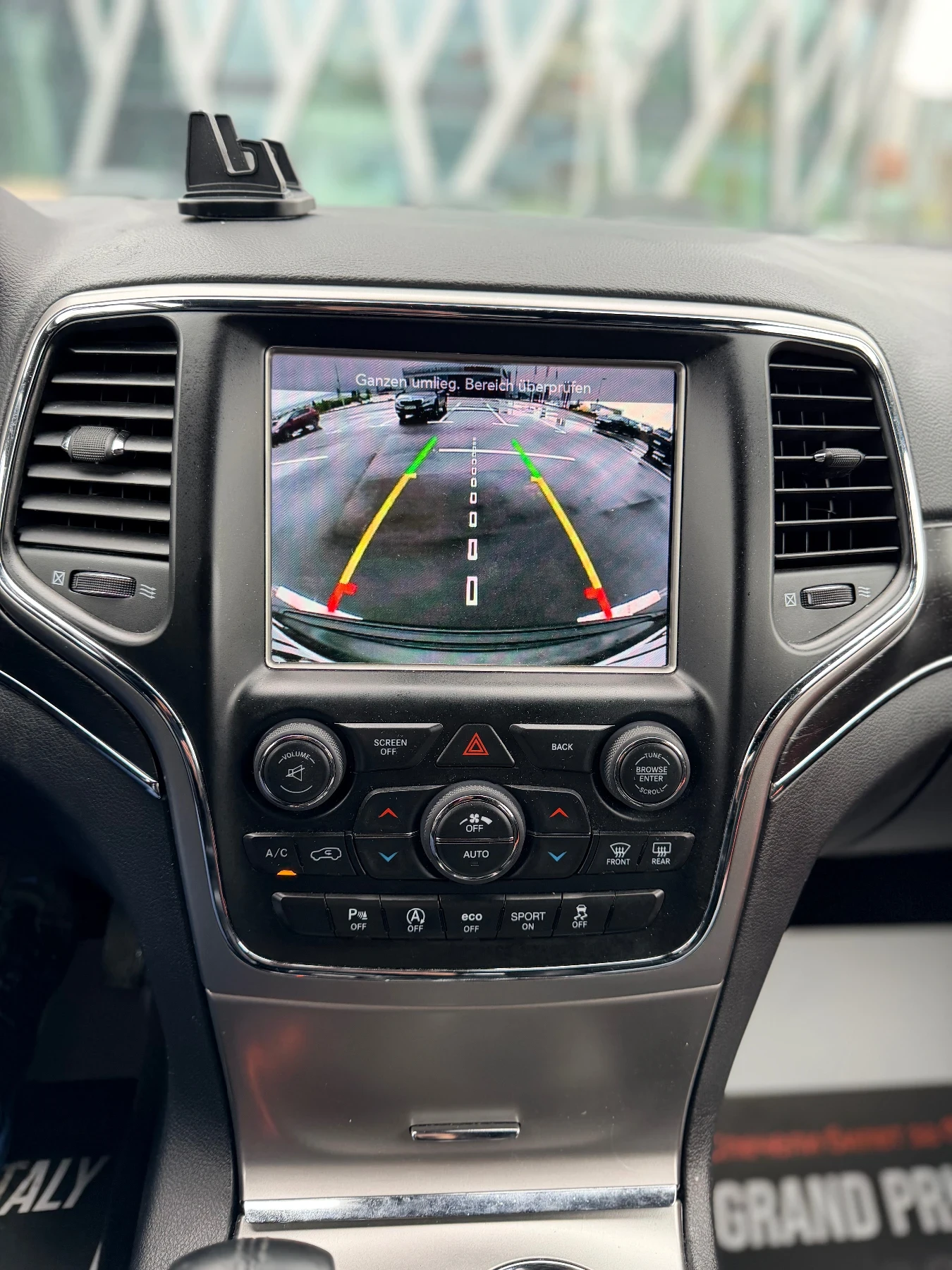 Jeep Grand cherokee 3.0CRD-NIGHT EAGLE-Лизинг през Уникредит , снимка 12 - Автомобили и джипове - 54267827