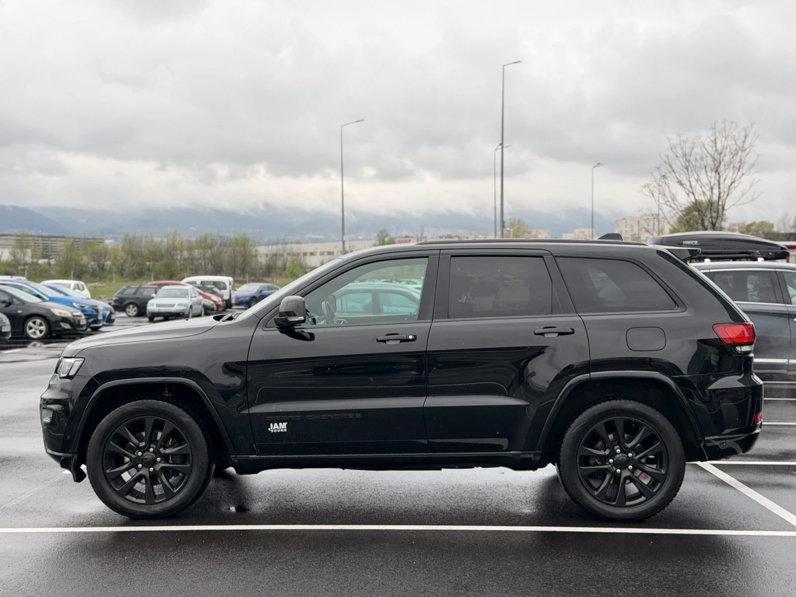 Jeep Grand cherokee 3.0CRD-NIGHT EAGLE-Лизинг през Уникредит , снимка 4 - Автомобили и джипове - 54267827