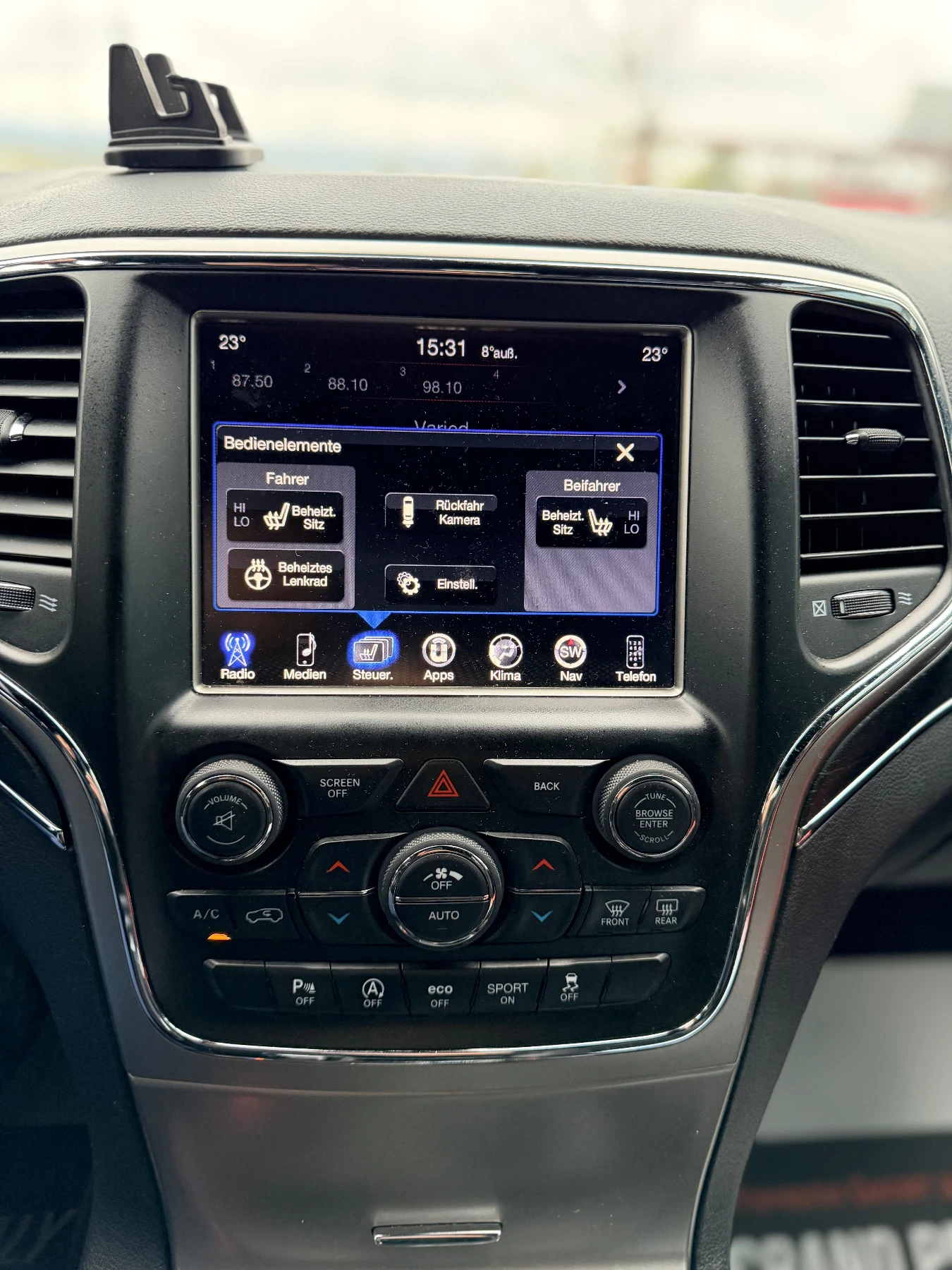 Jeep Grand cherokee 3.0CRD-NIGHT EAGLE-Лизинг през Уникредит , снимка 13 - Автомобили и джипове - 54267827