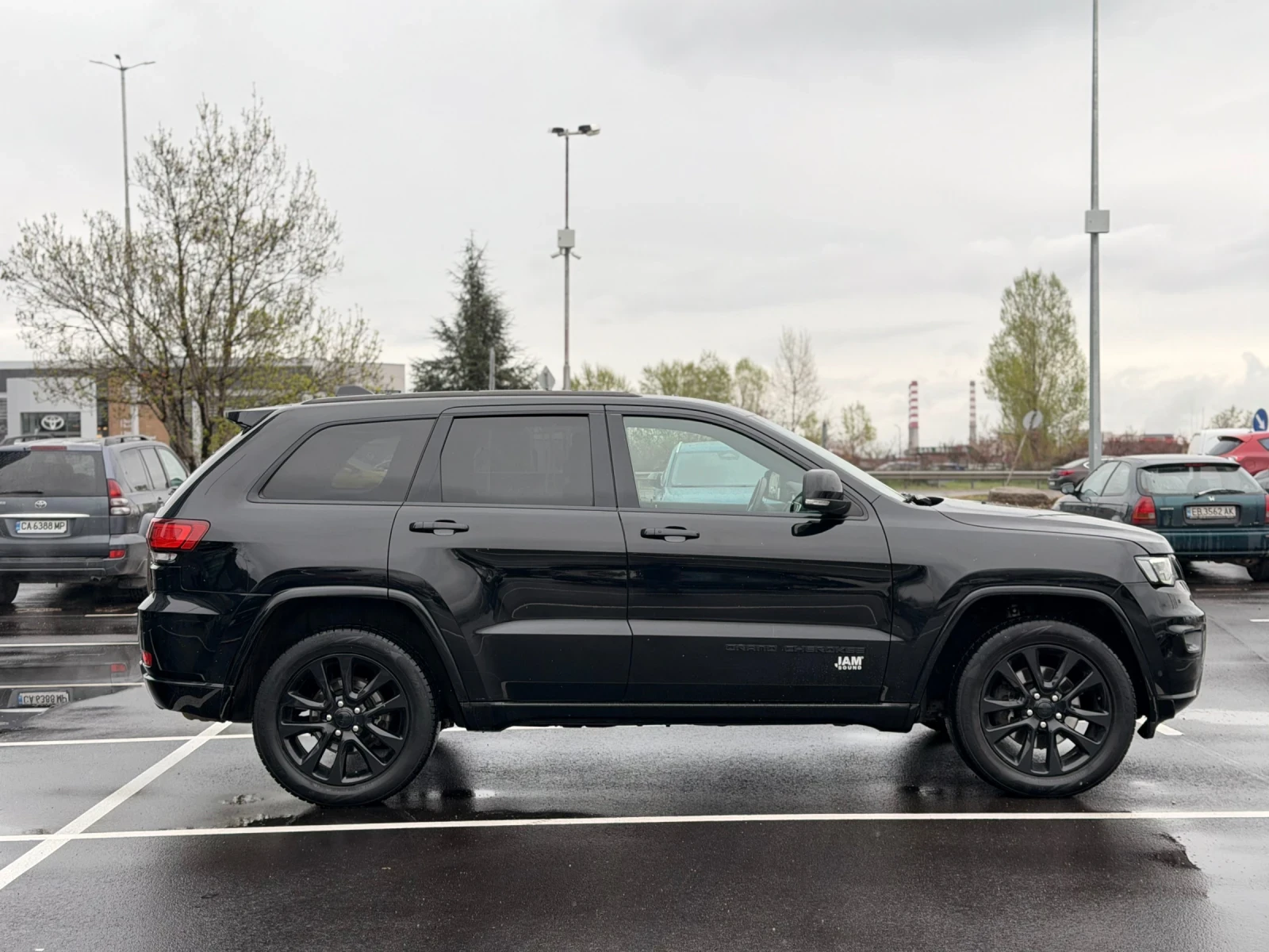 Jeep Grand cherokee 3.0CRD-NIGHT EAGLE-Лизинг през Уникредит , снимка 5 - Автомобили и джипове - 54267827