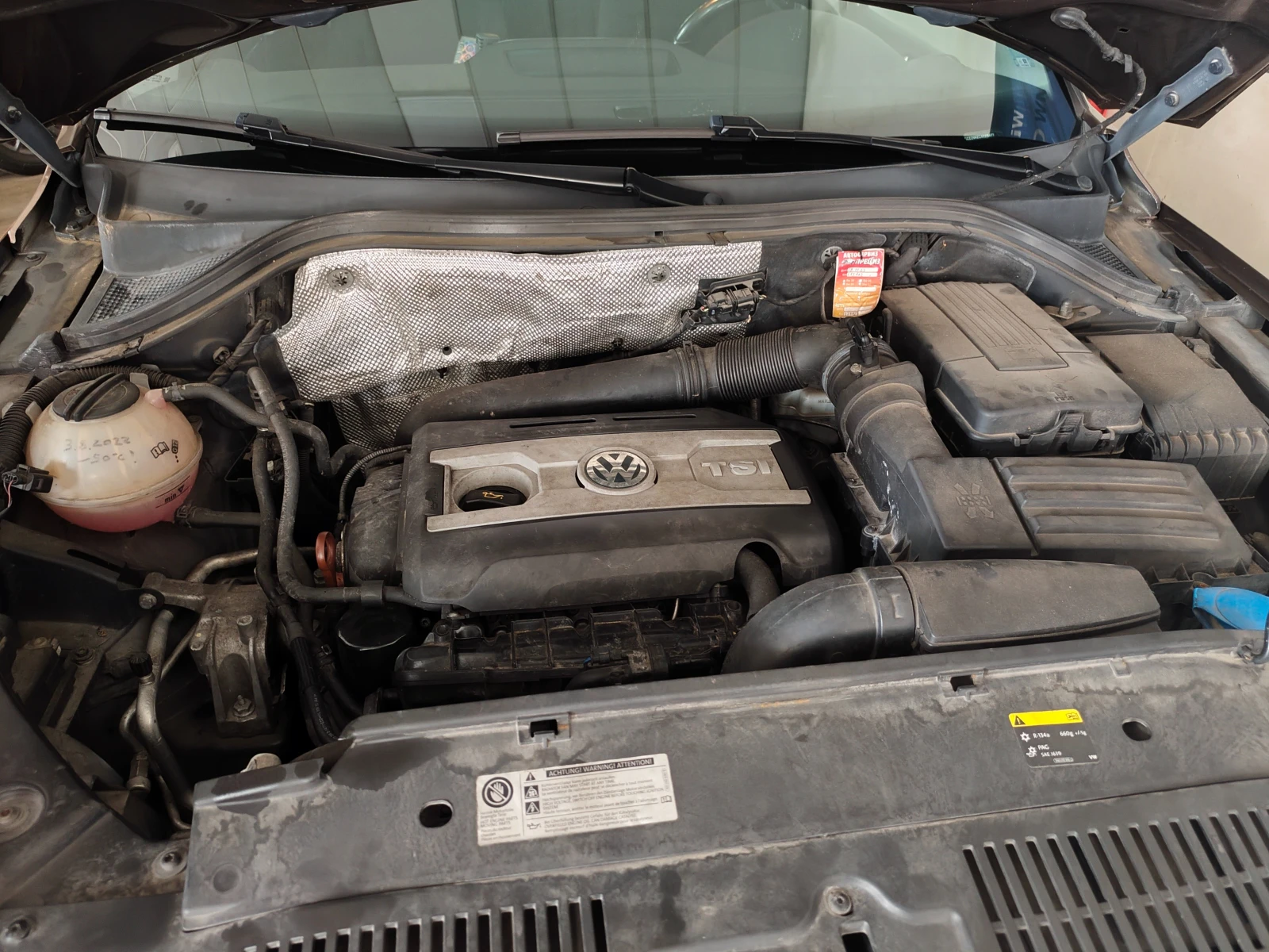 VW Tiguan 2.0 TSI, 180к.с.4x4 DSG, снимка 17 - Автомобили и джипове - 54963777