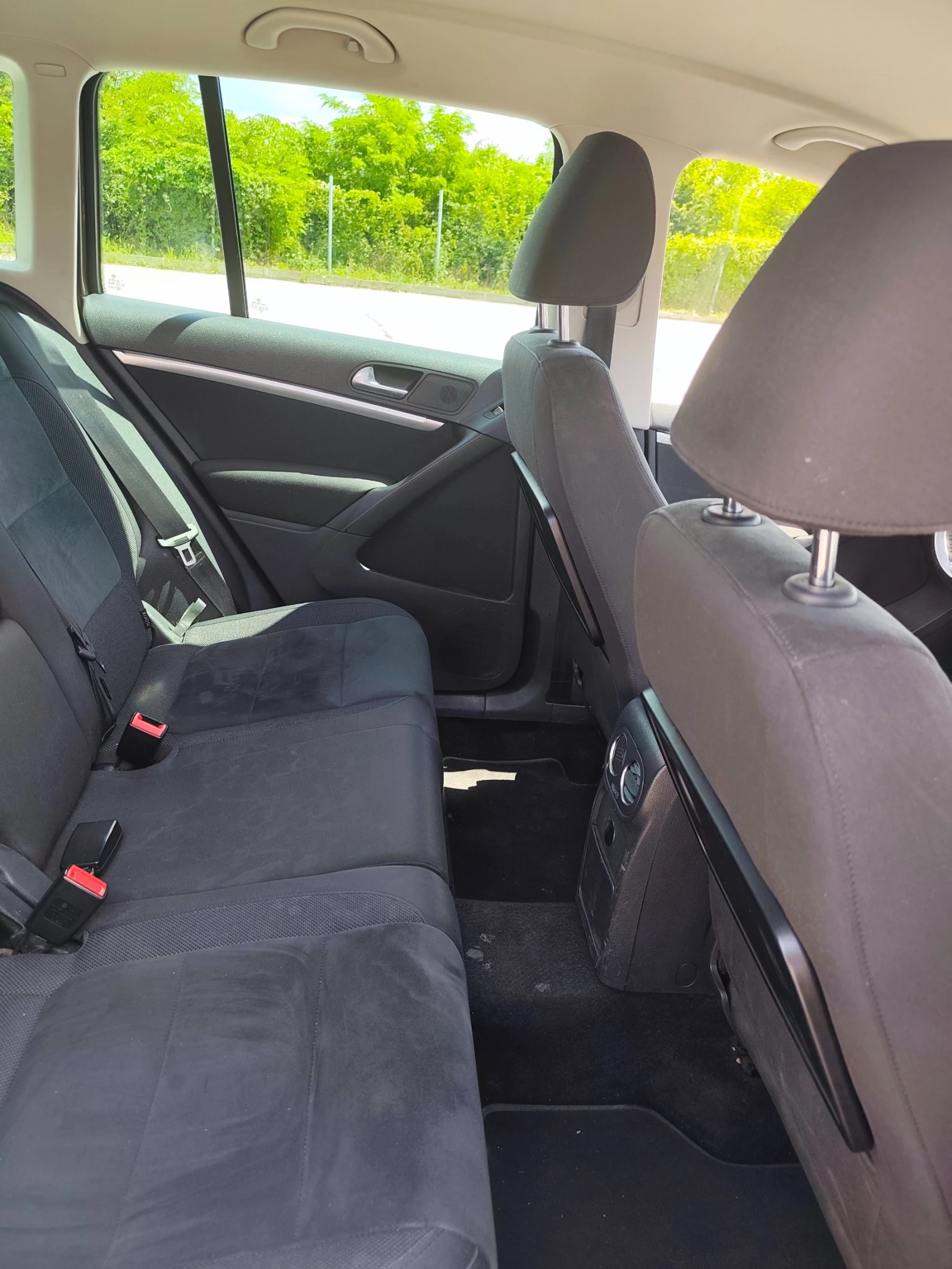 VW Tiguan 2.0 TSI, 180к.с.4x4 DSG, снимка 11 - Автомобили и джипове - 54963777