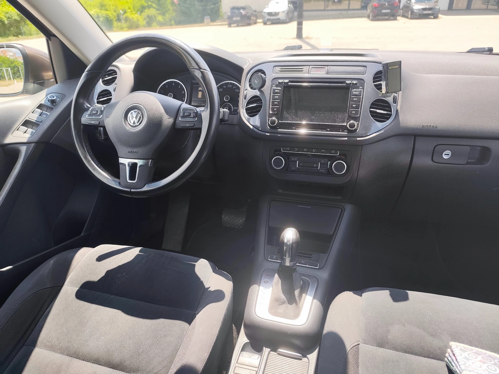 VW Tiguan 2.0 TSI, 180к.с.4x4 DSG, снимка 12 - Автомобили и джипове - 54963777