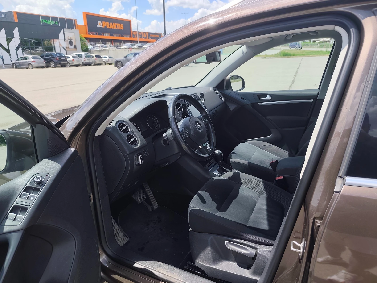 VW Tiguan 2.0 TSI, 180к.с.4x4 DSG, снимка 15 - Автомобили и джипове - 54963777