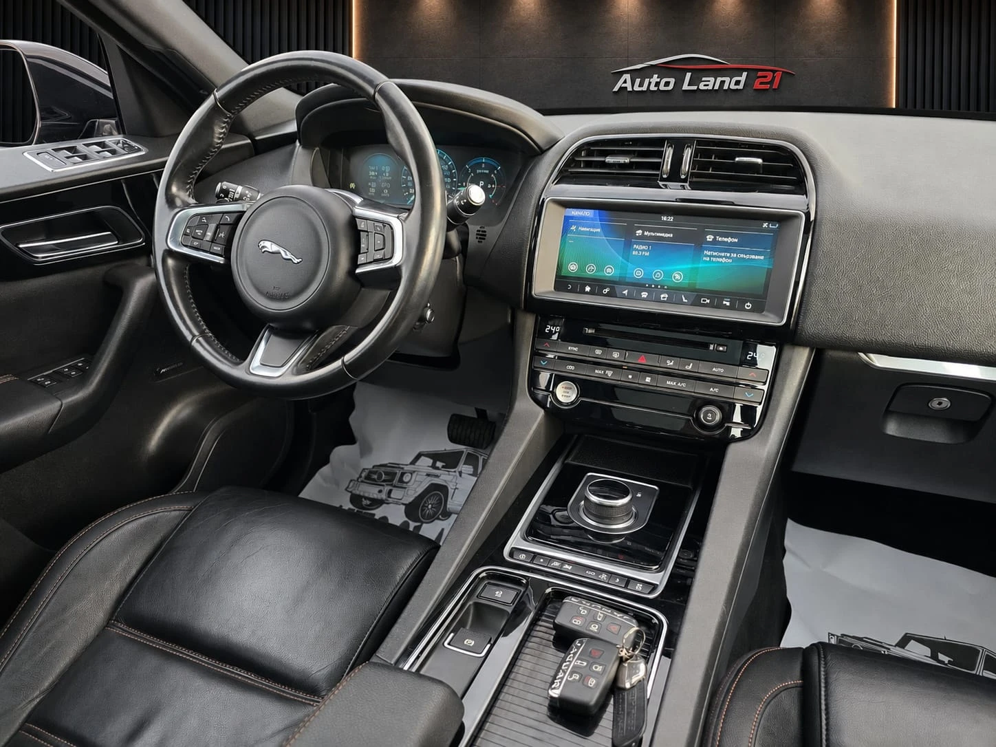 Jaguar F-PACE 2.5d* 240кс* AWD* ADVANTAGE* 96000км, снимка 12 - Автомобили и джипове - 55561563