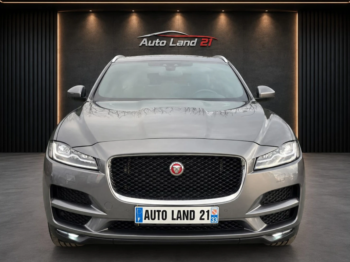 Jaguar F-PACE 2.5d* 240кс* AWD* ADVANTAGE* 96000км