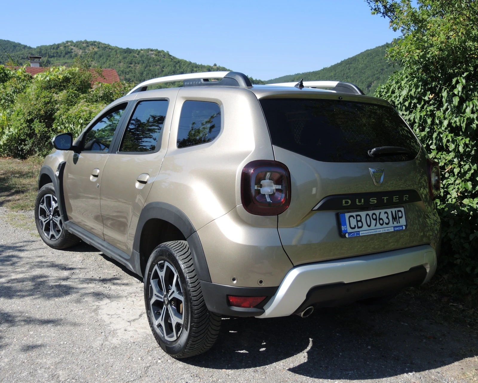 Dacia Duster 1.5dCi 4х4 Prestige, снимка 3 - Автомобили и джипове - 55596370