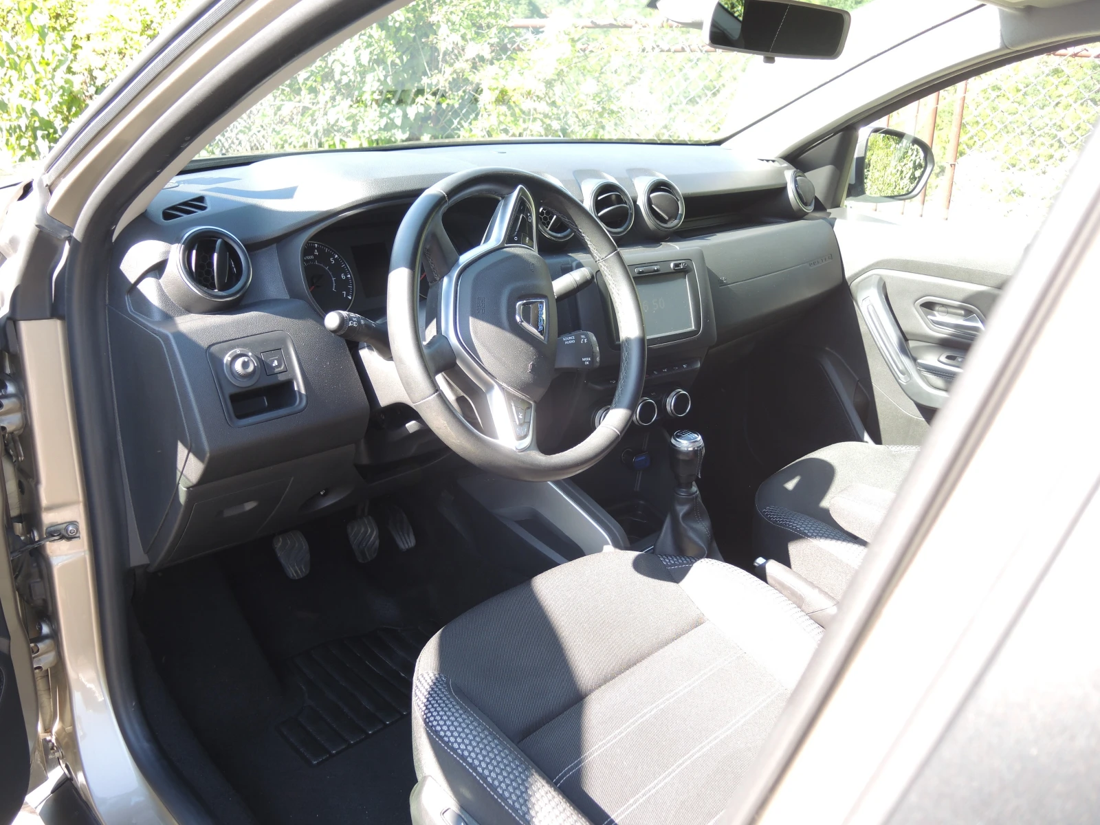 Dacia Duster 1.5dCi 4х4 Prestige, снимка 6 - Автомобили и джипове - 55596370
