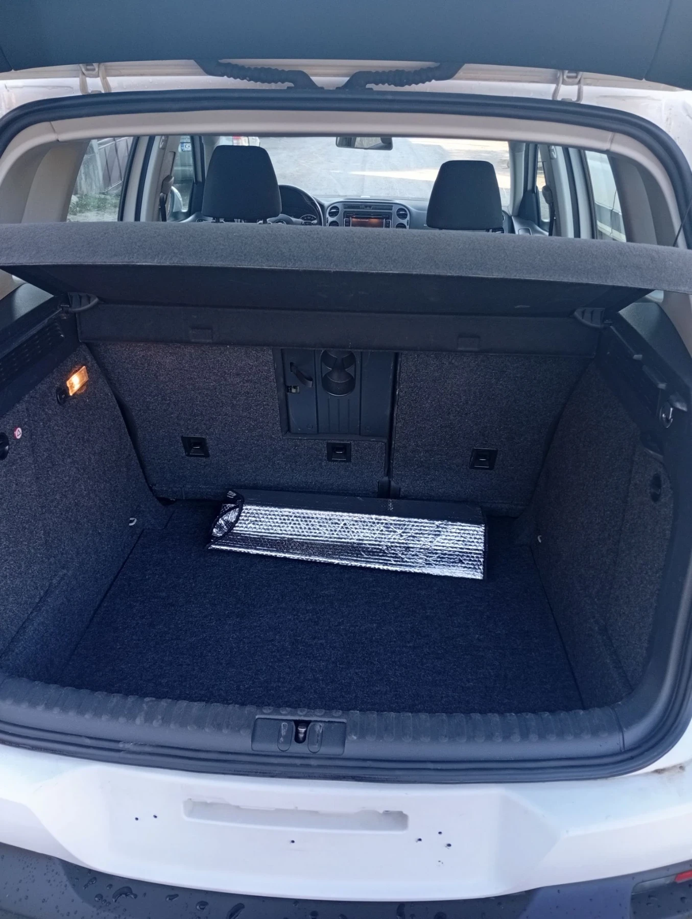 VW Tiguan Бензин 120кс топ, снимка 2 - Автомобили и джипове - 56659359