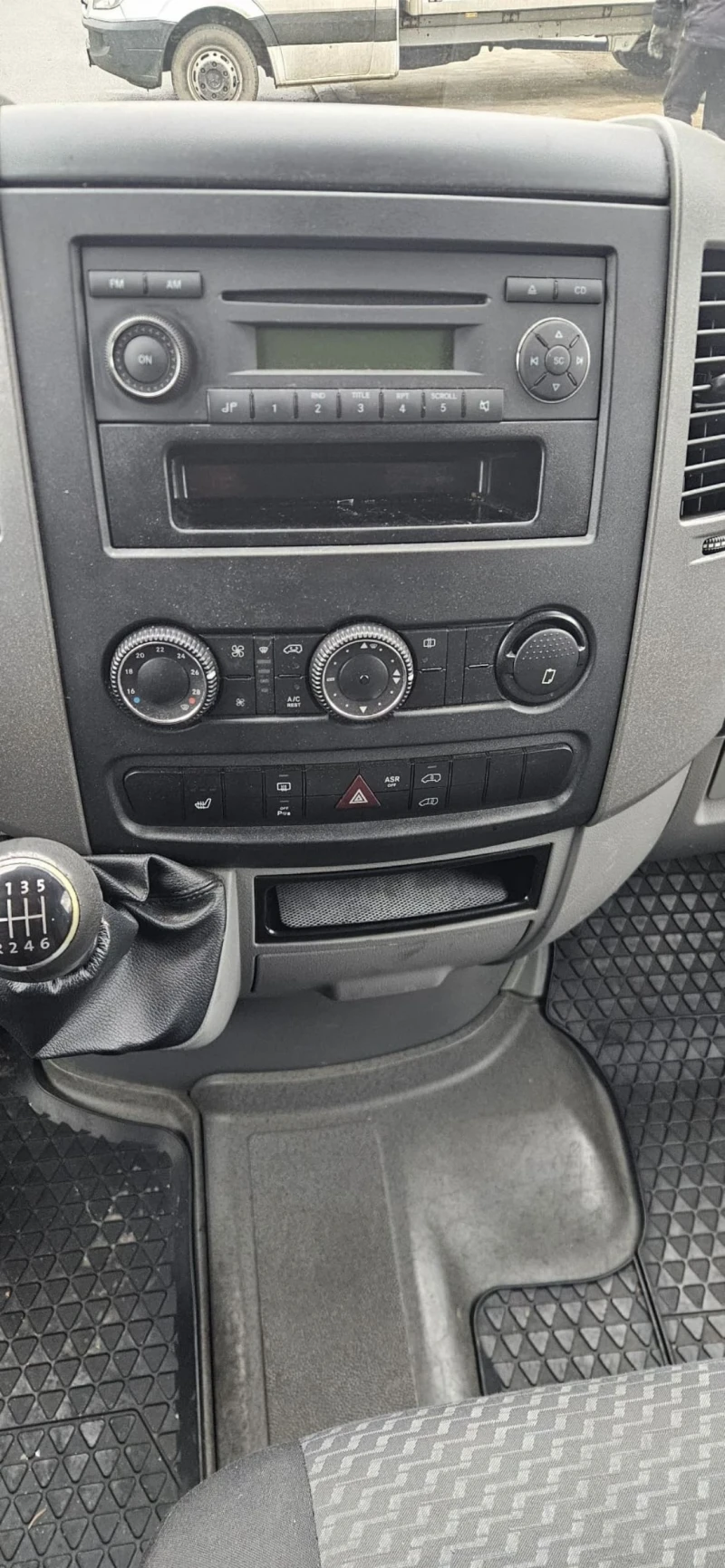 VW Crafter 2.2d, 109к.с., снимка 11 - Бусове и автобуси - 53250178