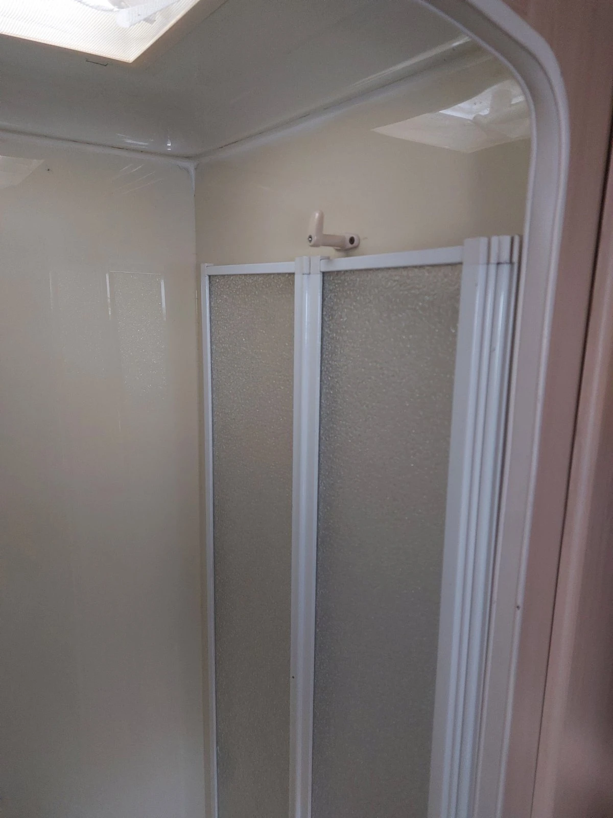 Каравана Eldis Avante , снимка 15 - Каравани и кемпери - 54138179