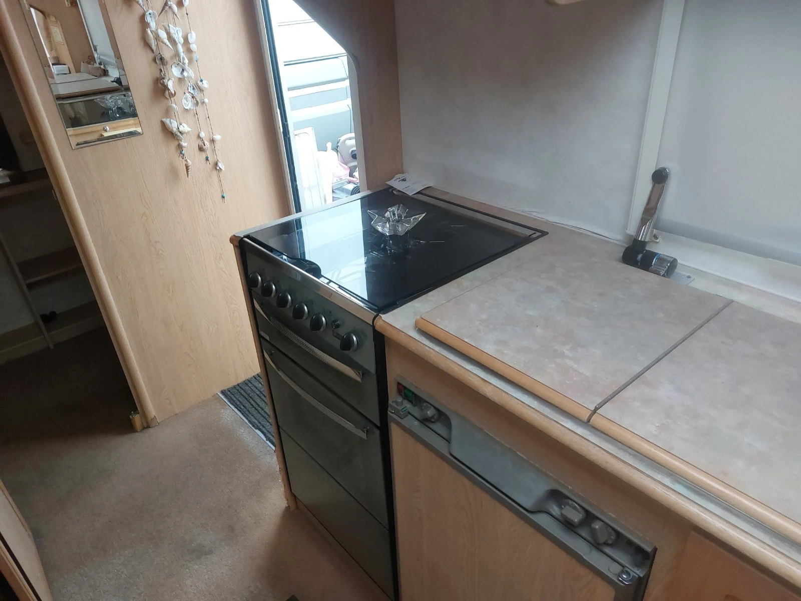 Каравана Eldis Avante , снимка 6 - Каравани и кемпери - 54138179