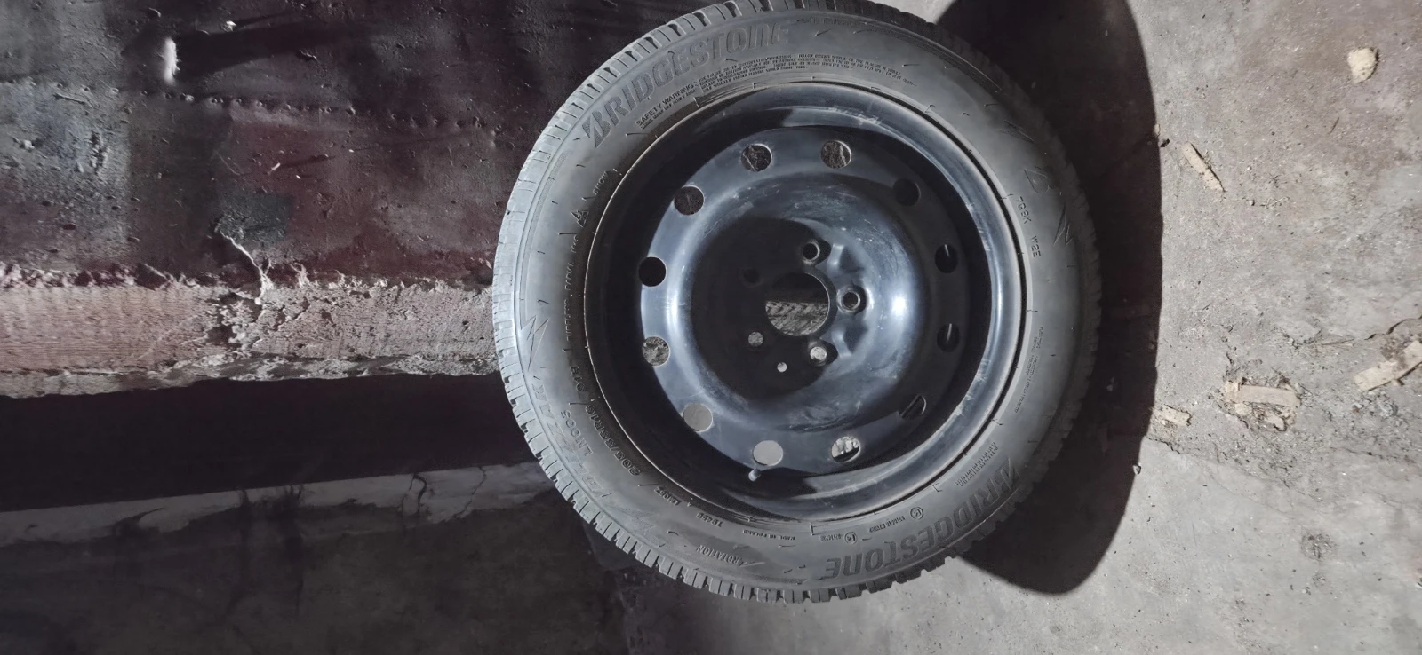 Гуми с джанти Bridgestone 205/55R16, снимка 2 - Гуми и джанти - 55211534