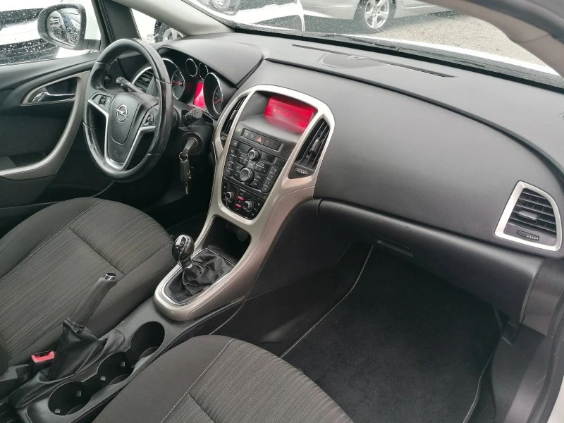 Opel Astra 1.4, снимка 7 - Автомобили и джипове - 43758846