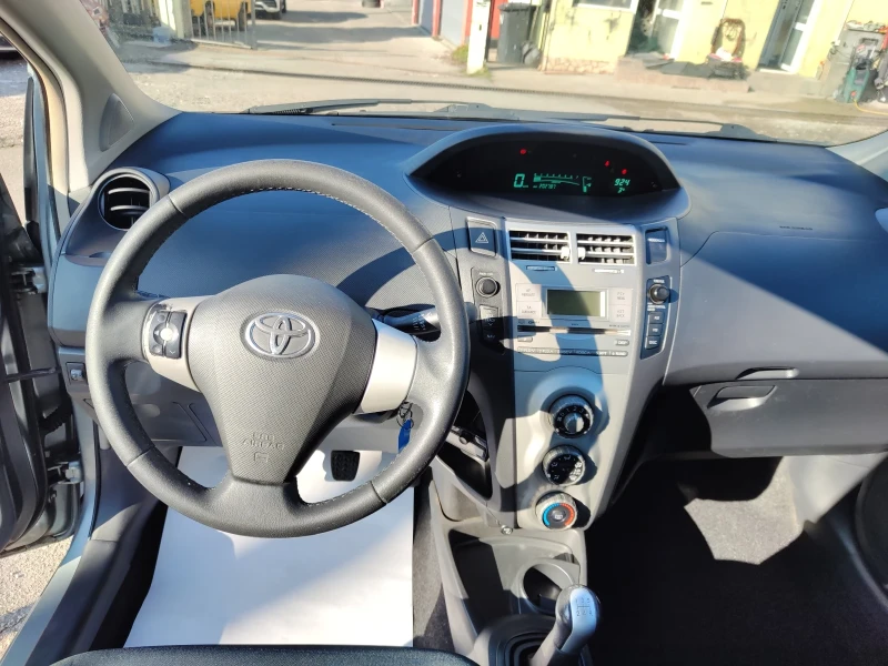 Toyota Yaris, снимка 11 - Автомобили и джипове - 48716014