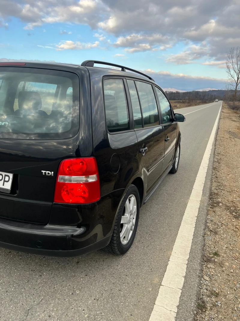 VW Touran, снимка 2 - Автомобили и джипове - 48966315