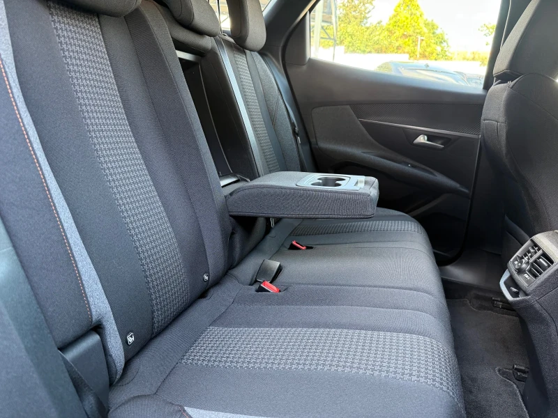 Peugeot 3008 1.5 BlueHDI ACTIVE PACK , СОБСТВЕН ЛИЗИНГ / БАРТЕР, снимка 10 - Автомобили и джипове - 50613508