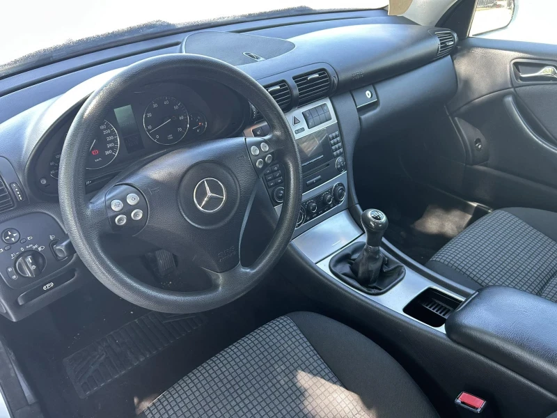 Mercedes-Benz C 180 C coupe, снимка 9 - Автомобили и джипове - 51758767