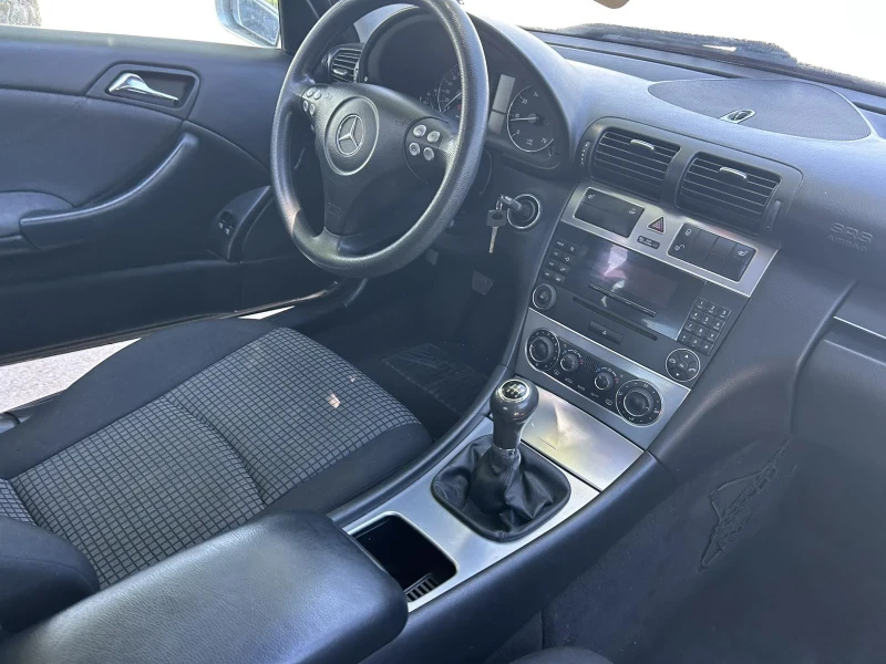 Mercedes-Benz C 180 C coupe, снимка 8 - Автомобили и джипове - 51758767