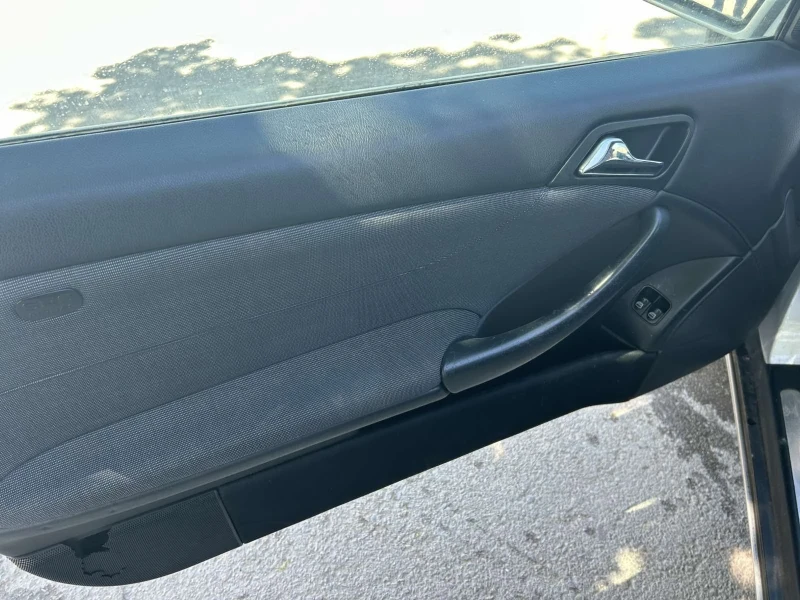 Mercedes-Benz C 180 C coupe, снимка 10 - Автомобили и джипове - 51758767