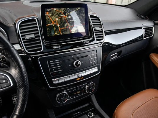 Mercedes-Benz GLE 450 AMG PACK* HARMAN* PANO* AIRMATIC* ОБДУХ* NAPPA* KE, снимка 8 - Автомобили и джипове - 53135698