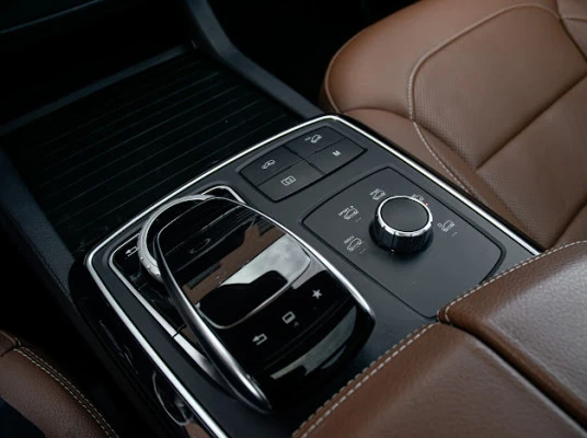 Mercedes-Benz GLE 450 AMG PACK* HARMAN* PANO* AIRMATIC* ОБДУХ* NAPPA* KE, снимка 13 - Автомобили и джипове - 53135698