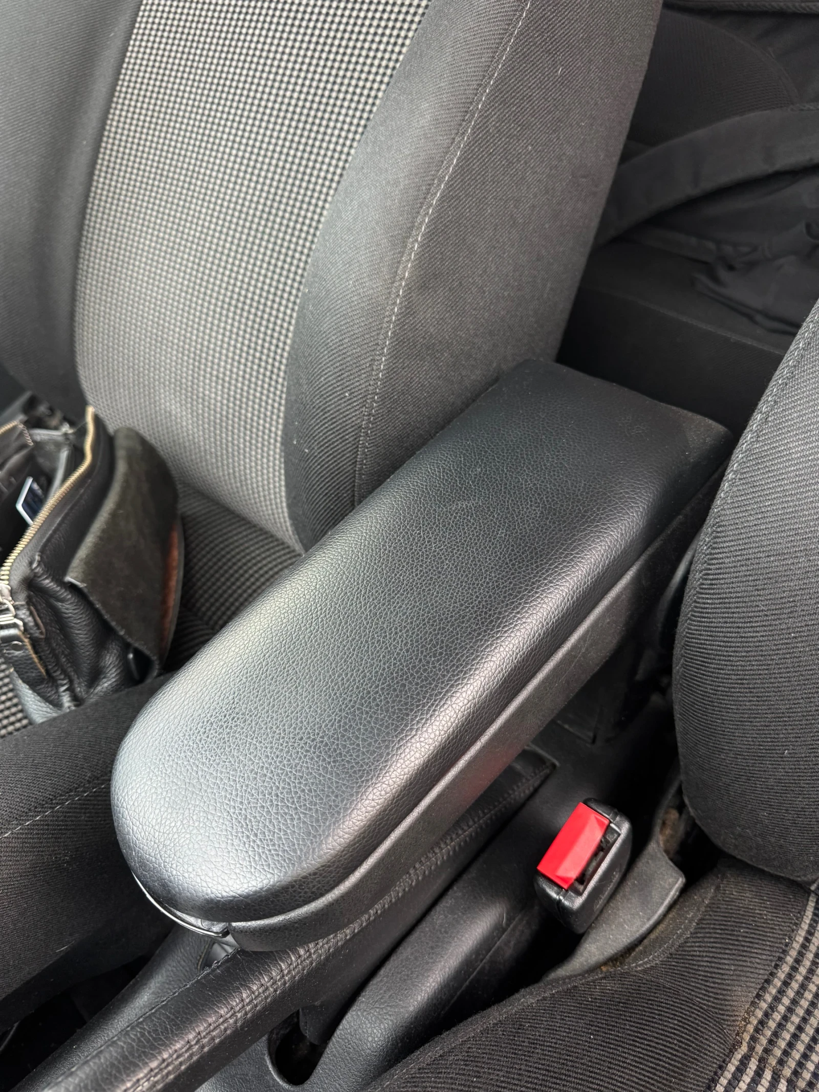 VW Golf 2.3/V5/4Х4/6-СКОРОСТИ/ГАЗ-БЕНЗИН | Mobile.bg — изображение 12