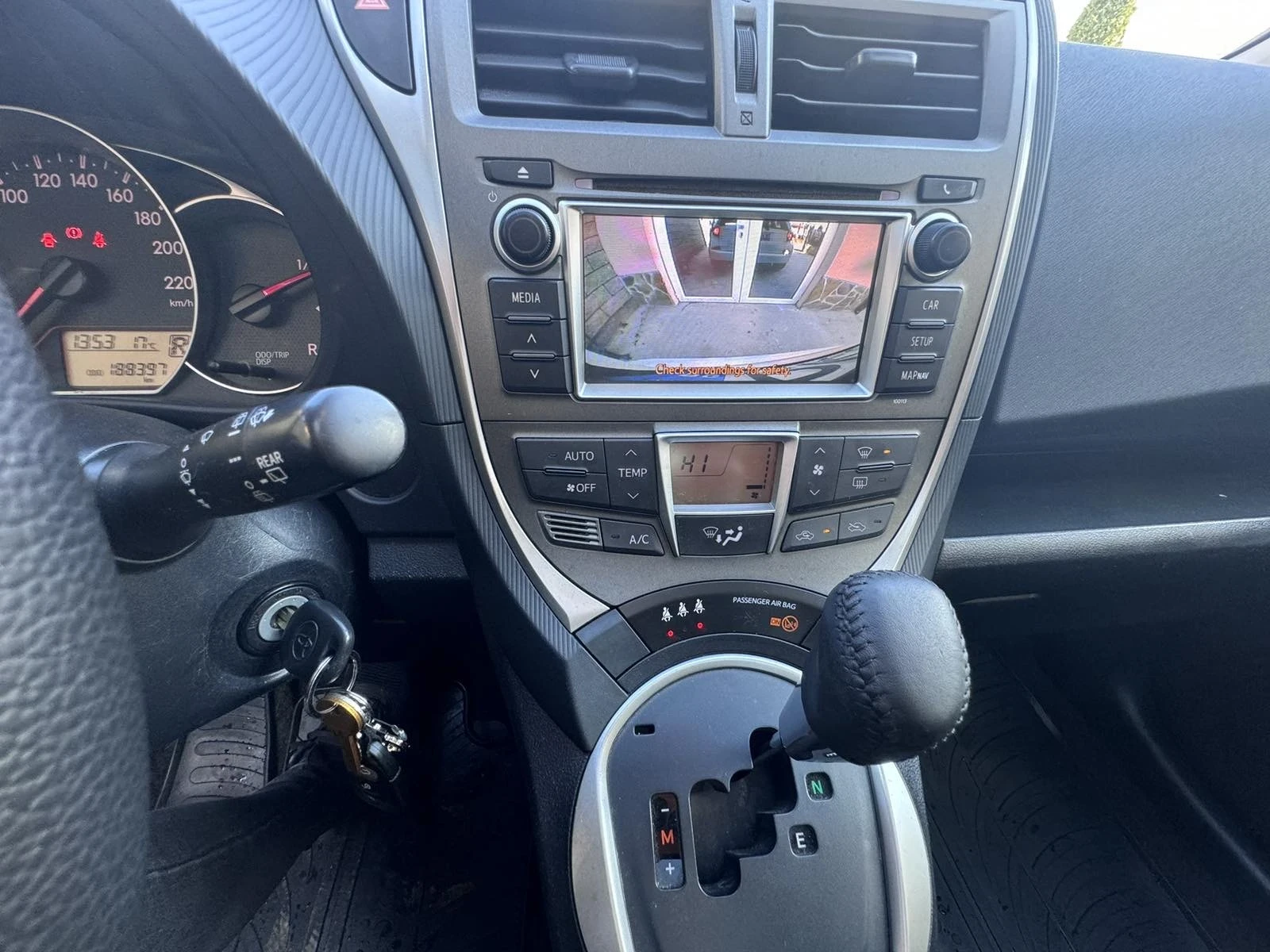 Toyota Verso S Панорамен покрив и камера за задно виждане, снимка 10 - Автомобили и джипове - 53729127