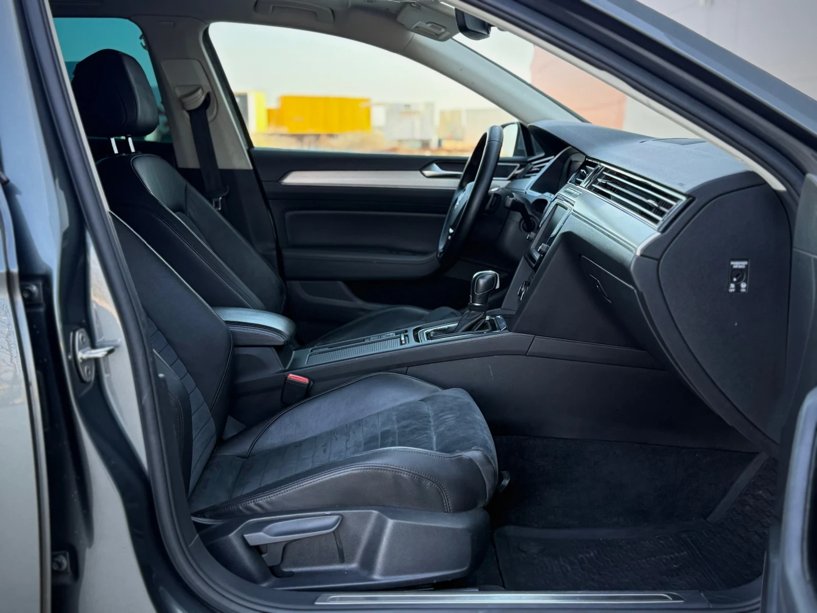 VW Passat R-Line DSG Digital, снимка 12 - Автомобили и джипове - 53665731