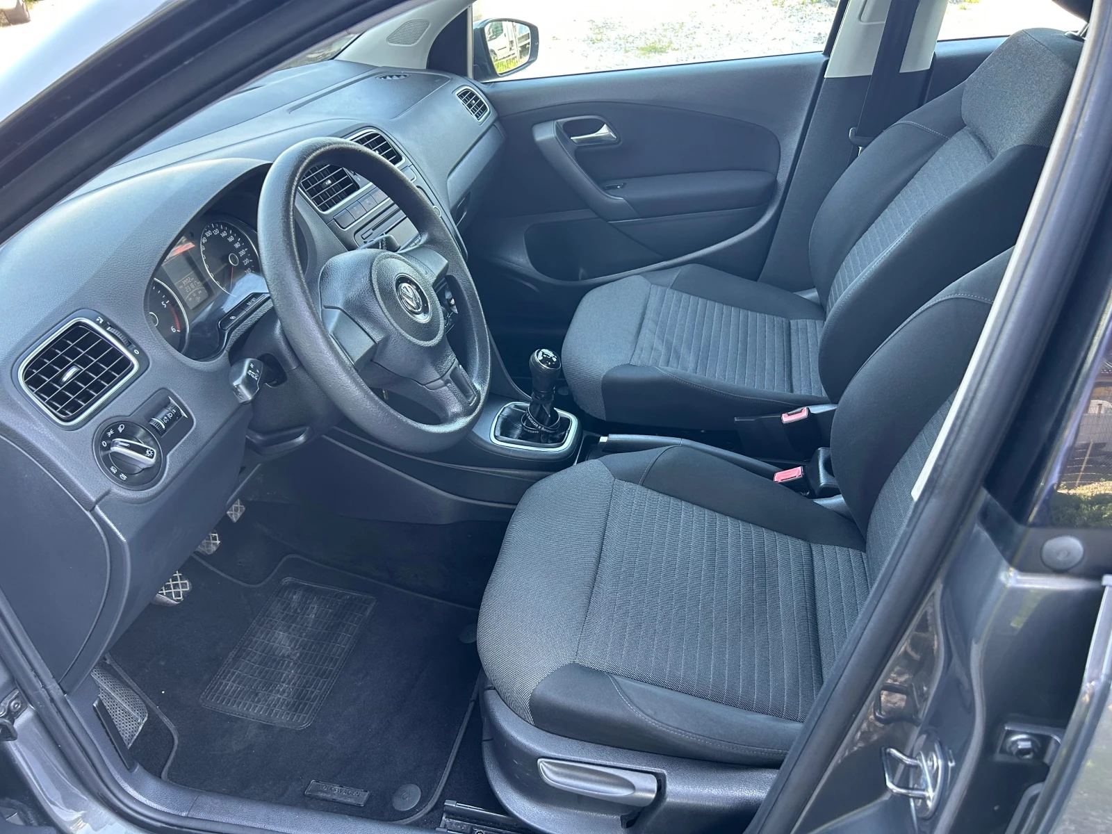 VW Polo 1.6TDI EURO5B, снимка 9 - Автомобили и джипове - 54342379