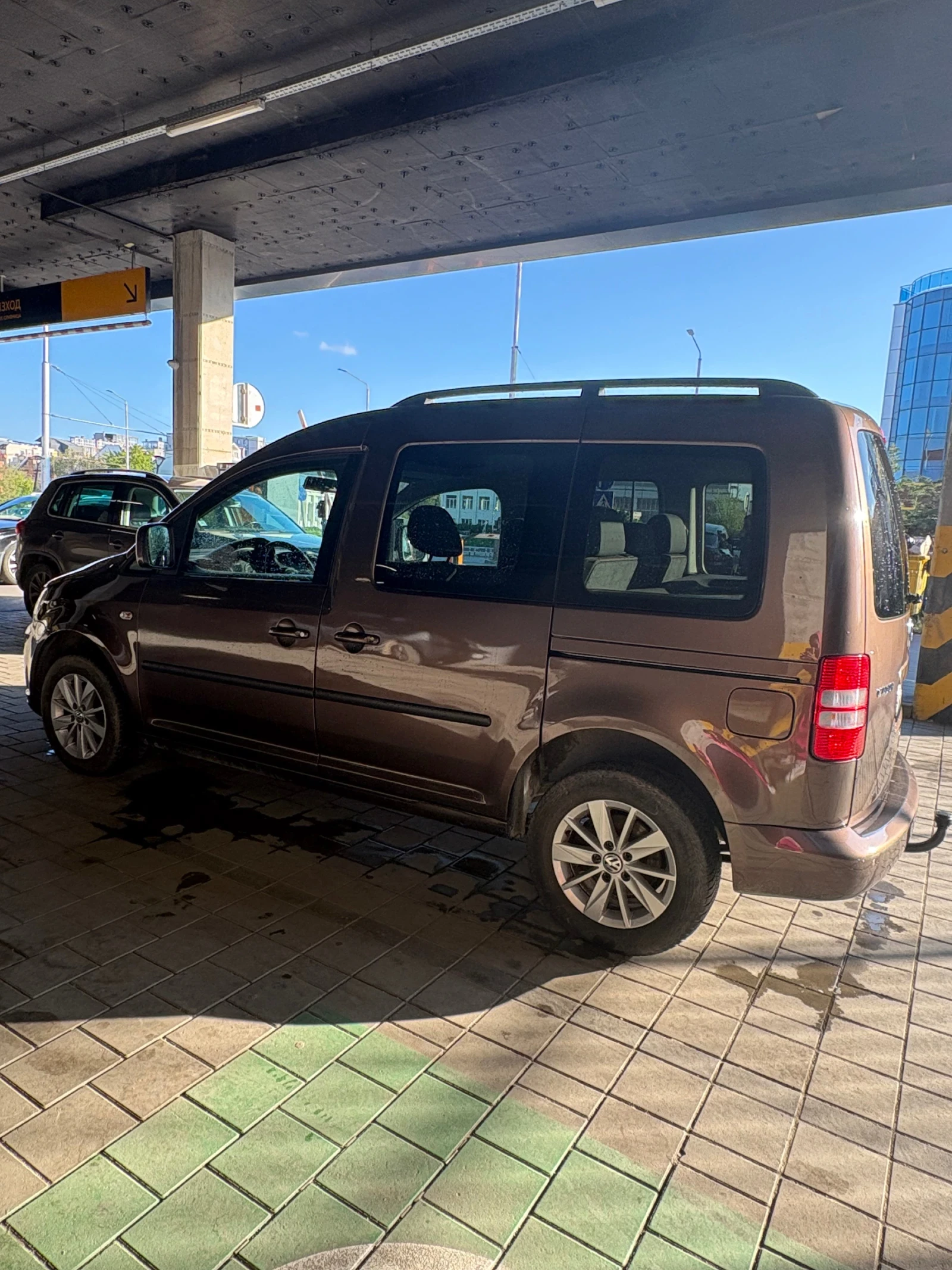 VW Caddy, снимка 5 - Автомобили и джипове - 54410333