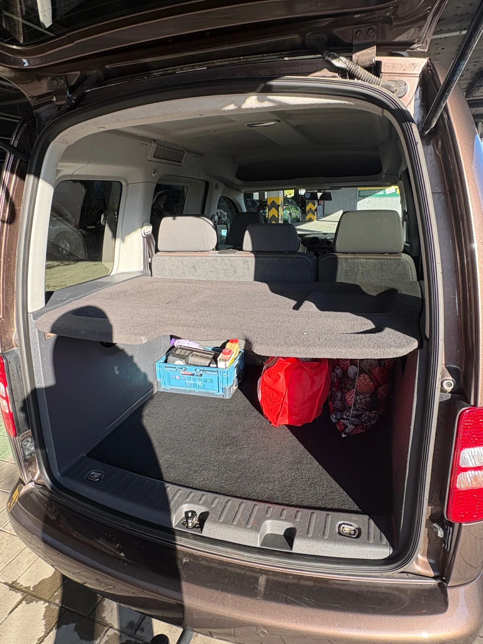 VW Caddy, снимка 9 - Автомобили и джипове - 54410333