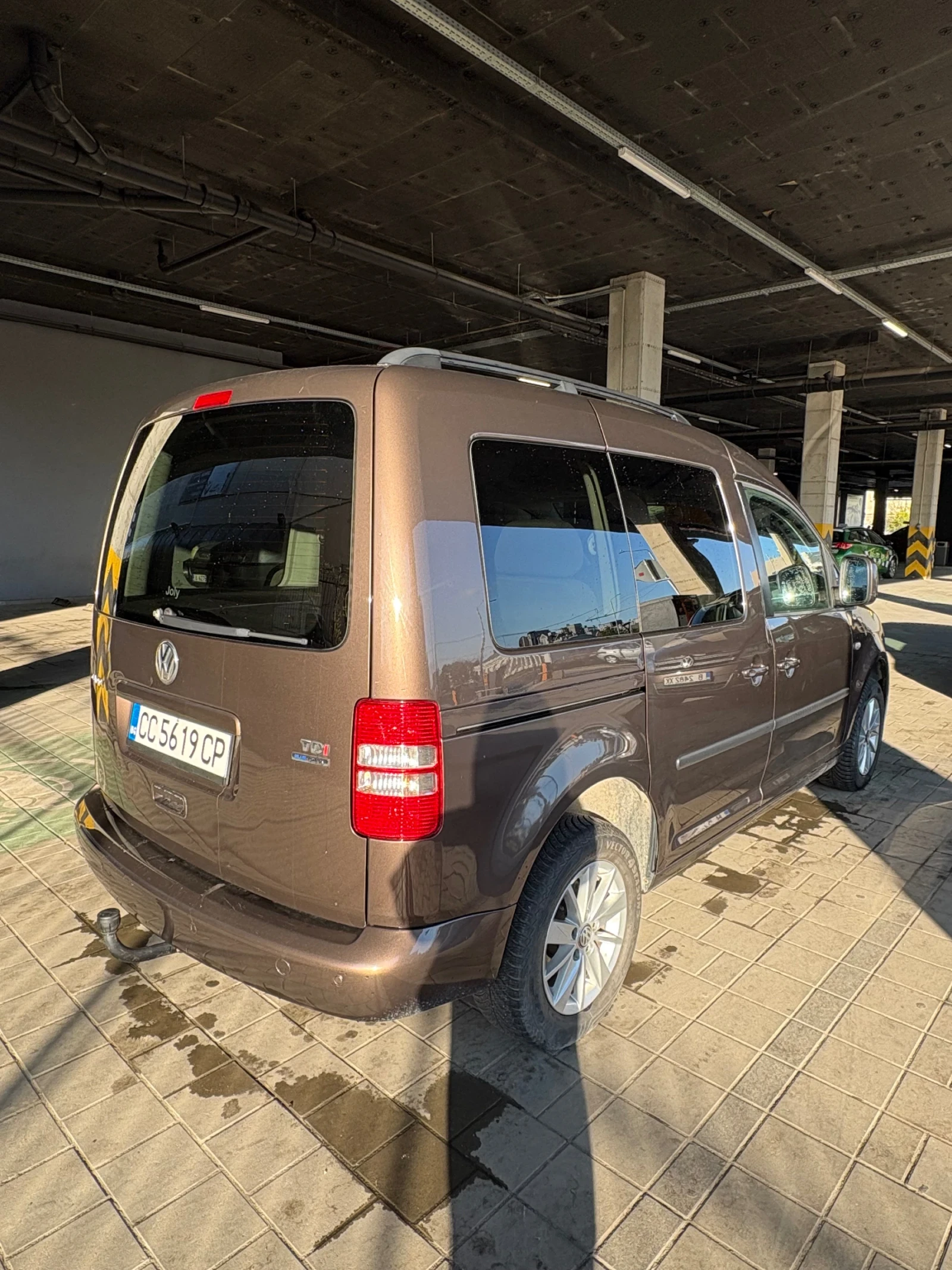 VW Caddy, снимка 8 - Автомобили и джипове - 54410333