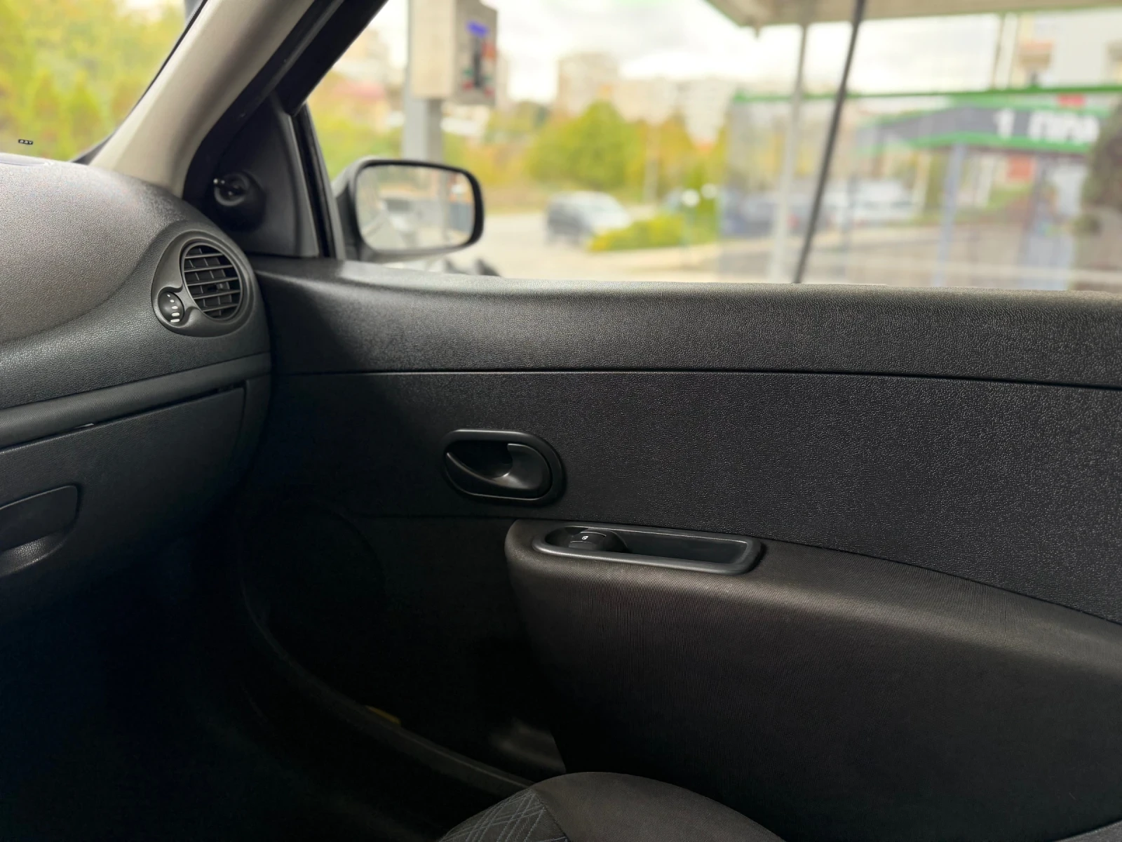 Renault Clio, снимка 8 - Автомобили и джипове - 54579834