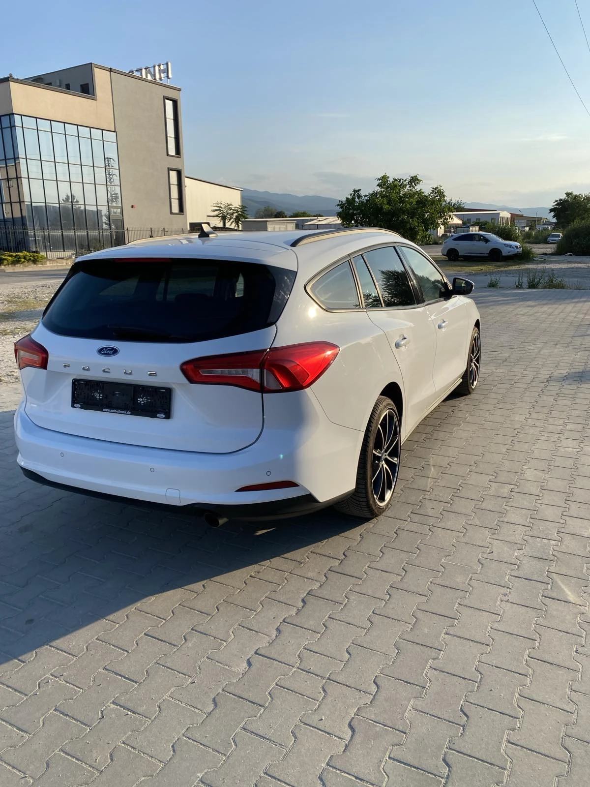 Ford Focus 1.0i, снимка 3 - Автомобили и джипове - 54997683