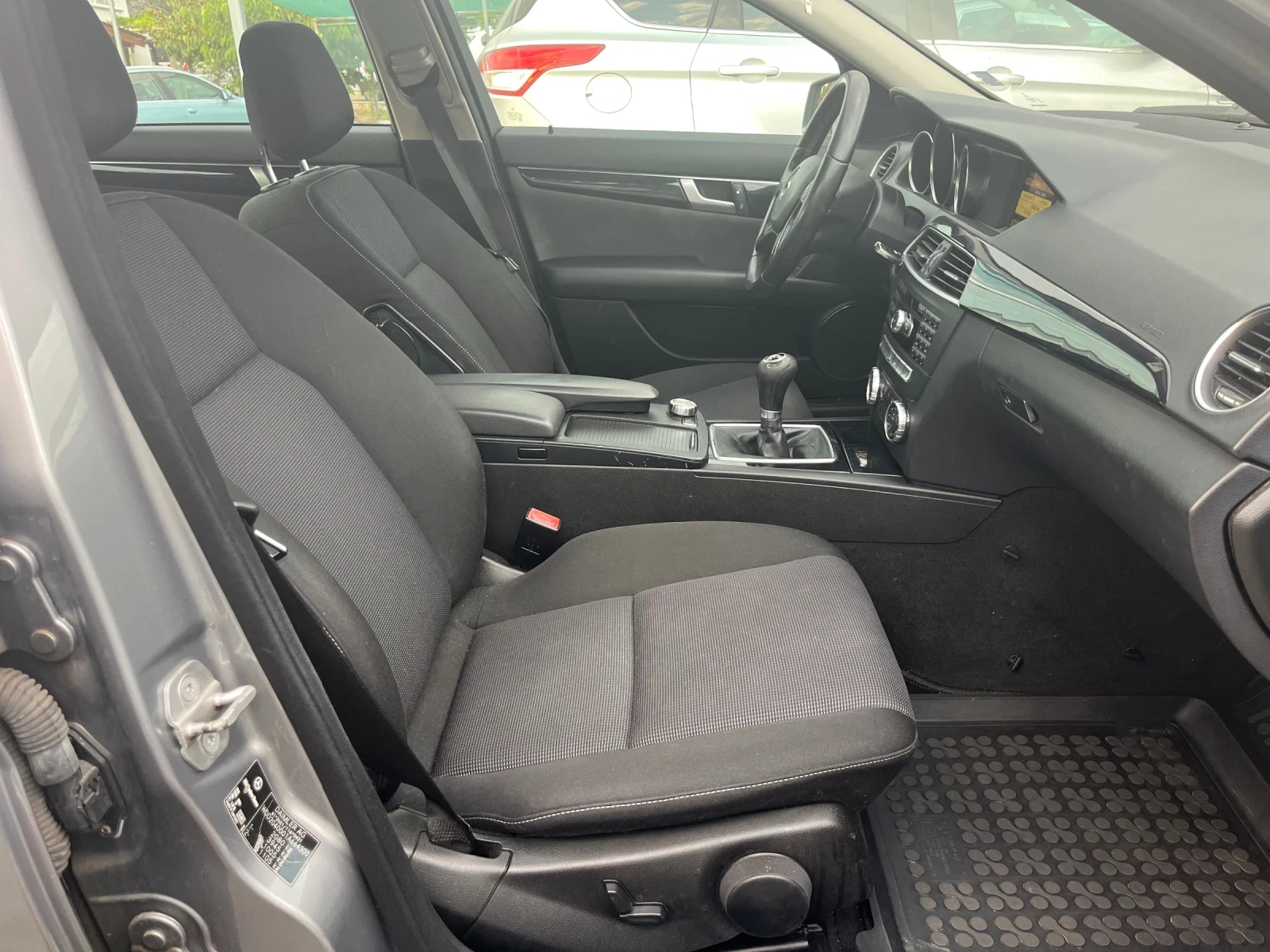 Mercedes-Benz C 220 CDI Avantgarde , снимка 13 - Автомобили и джипове - 55589676
