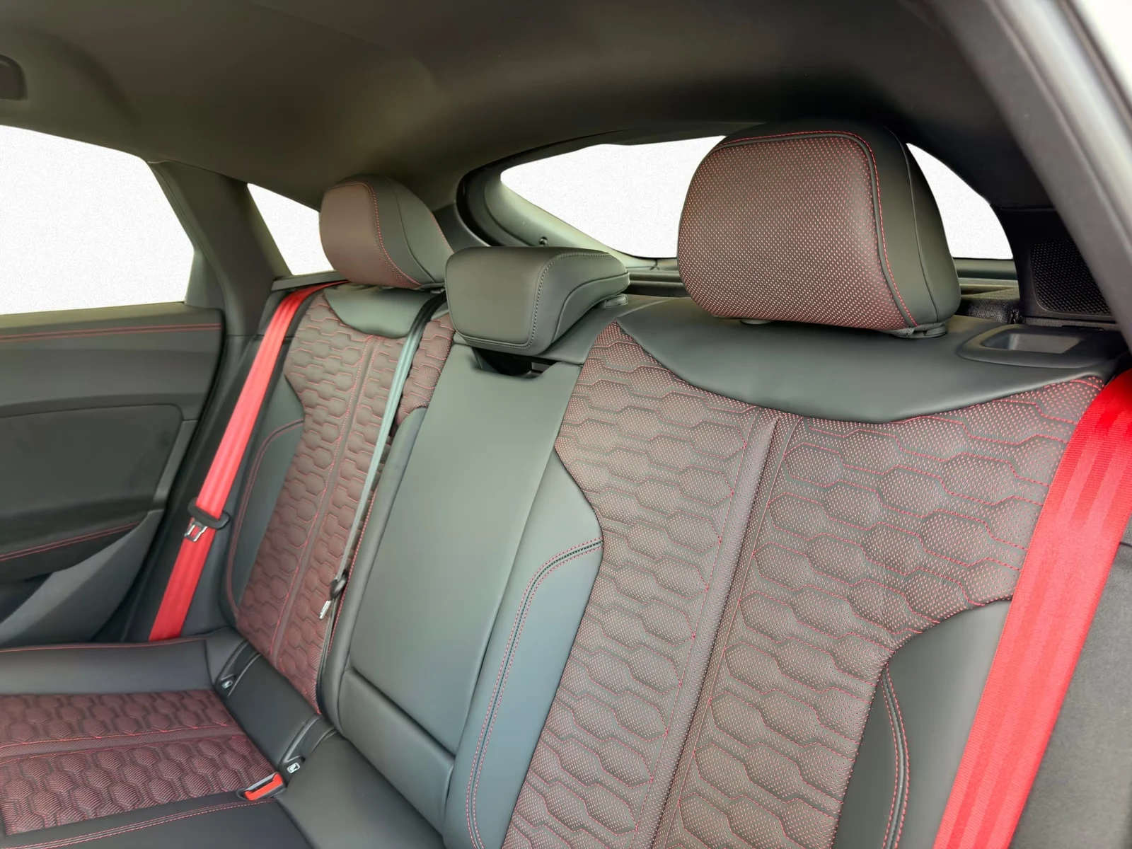 Audi Rs5 NEW 2026 / TECH PRO / B&O / HUD / 360 / MATRIX / , снимка 13 - Автомобили и джипове - 55612879