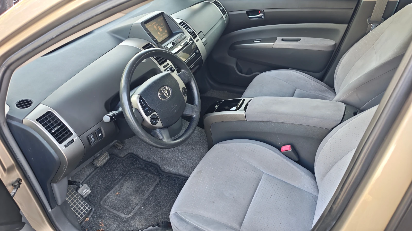 Toyota Prius ШВЕЙЦАРИЯ, снимка 8 - Автомобили и джипове - 55626055